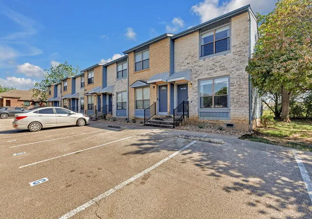 2nd image of 3004 Whisper Oaks Ln, Georgetown, TX 78628
