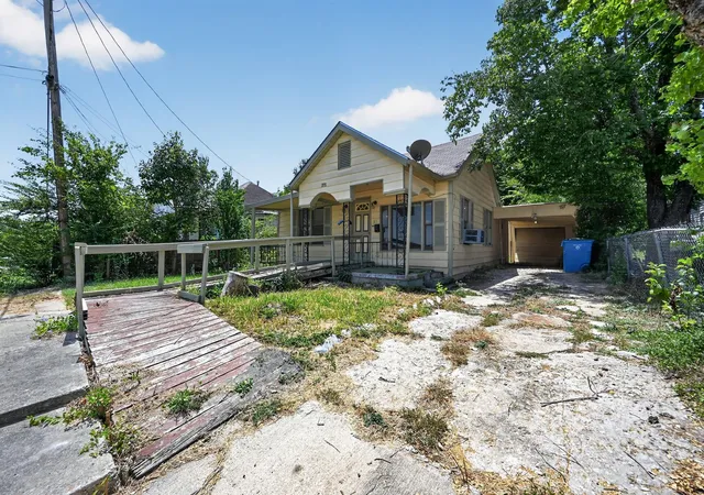 2nd image of 708 Booth St, Taylor, TX 76574 | MLS# 5463762