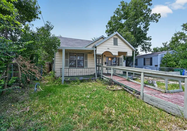 4th image of 708 Booth St, Taylor, TX 76574 | MLS# 5463762