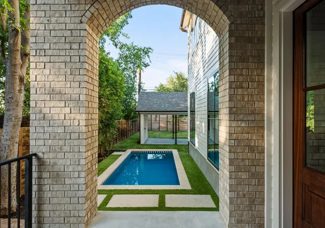 40th image of 404 W 55th 1/2 St, Austin, TX 78751 | MLS# 6419793