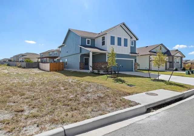 Photo 2 of Single family home for sale at 504 Yellow Ribbon Trl, Jarrell, TX 76537 | MLS# 2578572 | Listing updated on 2026-09-02