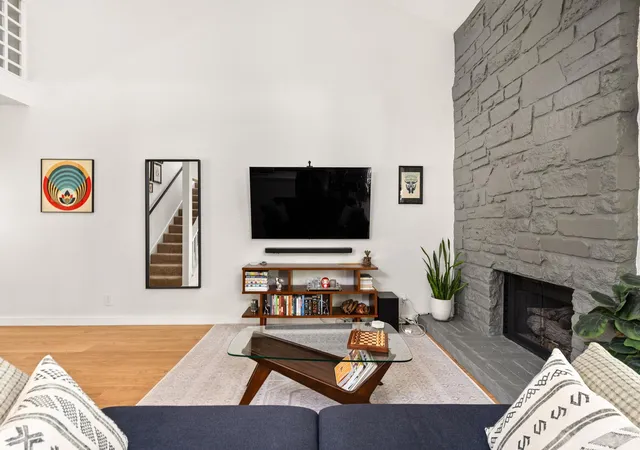 5th image of 4404 Travis Country Cir, Austin, TX 78735