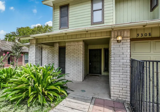 3rd image of 5308 Meadow Crst, Austin, TX 78744 | MLS# 3289221