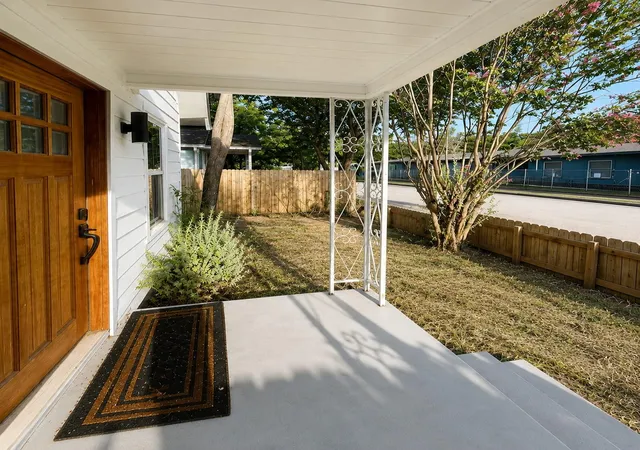Photo 3 of Single family home for sale at 2404 Santa Rita St, Austin, TX 78702 | MLS# 3804479 | Listing updated on 2026-08-11