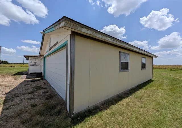 Photo 3 of Single family home for sale at 1401 N Highway 95, Granger, TX 76530 | MLS# 4576048 | Listing updated on 2026-09-04