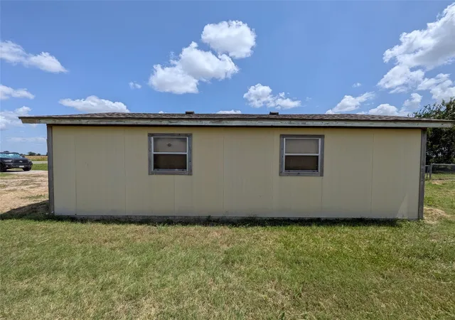 Photo 3 of Single family home for sale at 1401 N Highway 95, Granger, TX 76530 | MLS# 4576048 | Listing updated on 2026-09-04