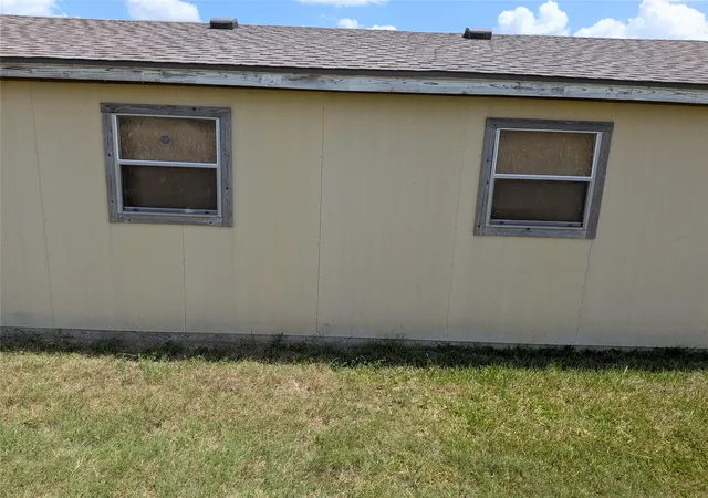 Photo 4 of Single family home for sale at 1401 N Highway 95, Granger, TX 76530 | MLS# 4576048 | Listing updated on 2026-09-04