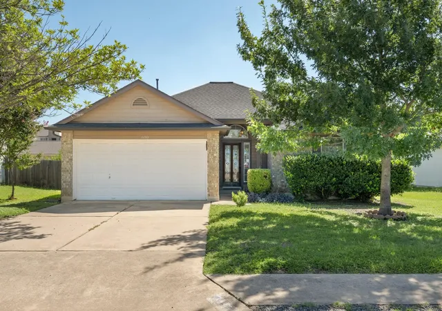 Photo 3 of Single family home for sale at 600 Sparkling Brk Ln, Leander, TX 78641 | MLS# 3957622 | Listing updated on 2026-08-15