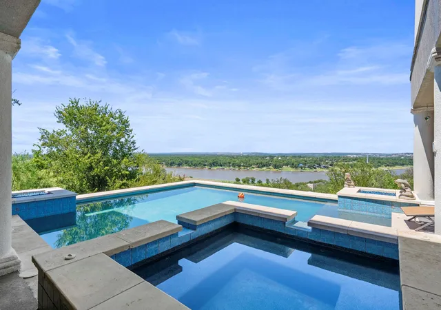 2nd image of 301 Circle Dr, Horseshoe Bay, TX 78657 | MLS# 3007493