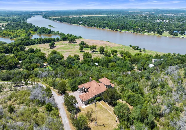4th image of 301 Circle Dr, Horseshoe Bay, TX 78657 | MLS# 3007493