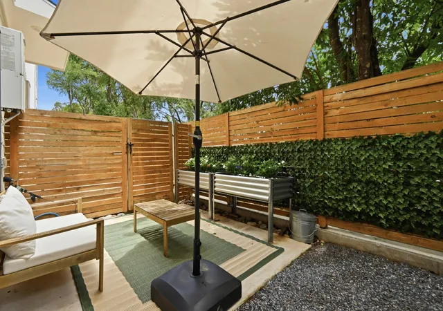 2nd image of 814 N Blf Dr, Austin, TX 78745