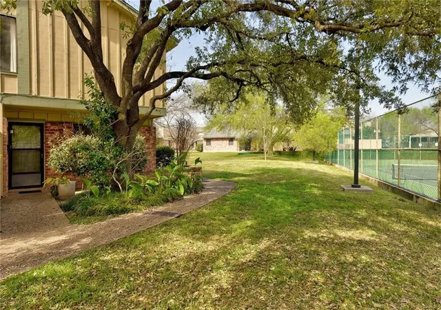 2nd image of 900 W Village Ln, Austin, TX 78758 | MLS# 7973010