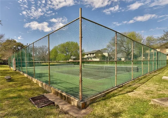 24th image of 900 W Village Ln, Austin, TX 78758 | MLS# 7973010