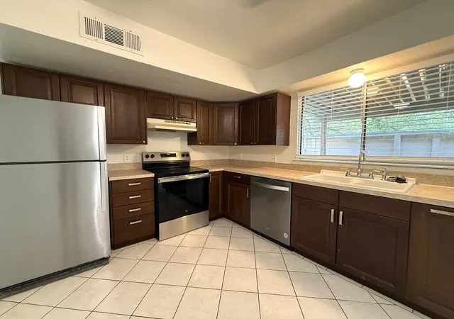 4th image of 900 W Village Ln, Austin, TX 78758 | MLS# 7973010