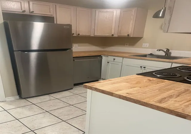 5th image of 306 Anderson St, Smithville, TX 78957