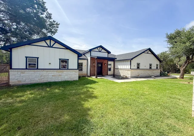 2nd image of 54 Persimmon Dr Dr, Wimberley, TX 78676 | MLS# 2673578