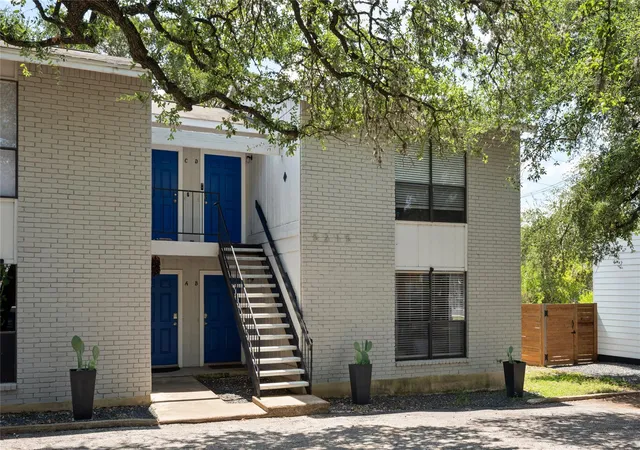 2nd image of 5215 Saint Georges Grn, Austin, TX 78745