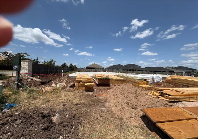 3rd image of 200 Firethorn Cv, Marble Falls, TX 78654 | MLS# 2603185