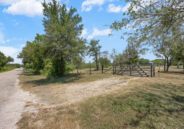 Photo 3 of Manufactured home for sale at 147 Community Ctr Rd, Rosanky, TX 78953 | MLS# 1302246 | Listing updated on 2026-08-11