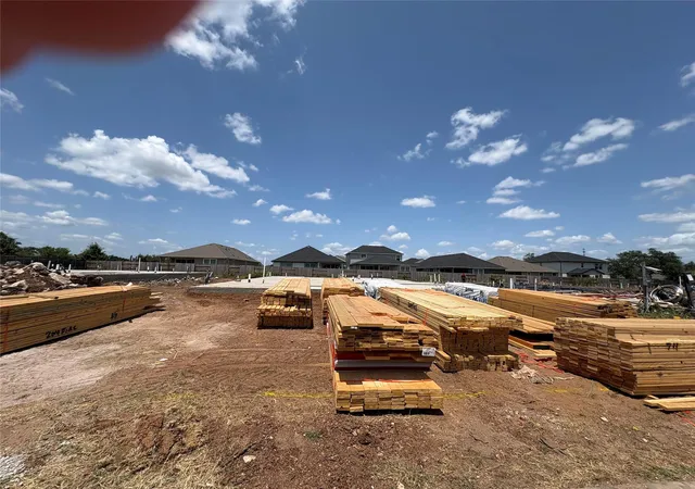 Photo 3 of Single family home for sale at 204 Firethorn Cv, Marble Falls, TX 78654 | MLS# 9812030 | Listing updated on 2026-08-11