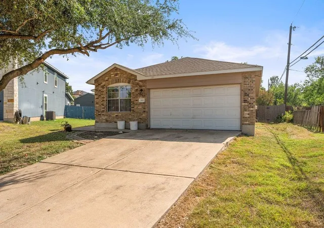 Photo 3 of Single family home for sale at 2100 Boyer Dr, Taylor, TX 76574 | MLS# 3771112 | Listing updated on 2026-08-23