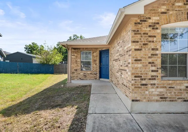 Photo 4 of Single family home for sale at 2100 Boyer Dr, Taylor, TX 76574 | MLS# 3771112 | Listing updated on 2026-08-23