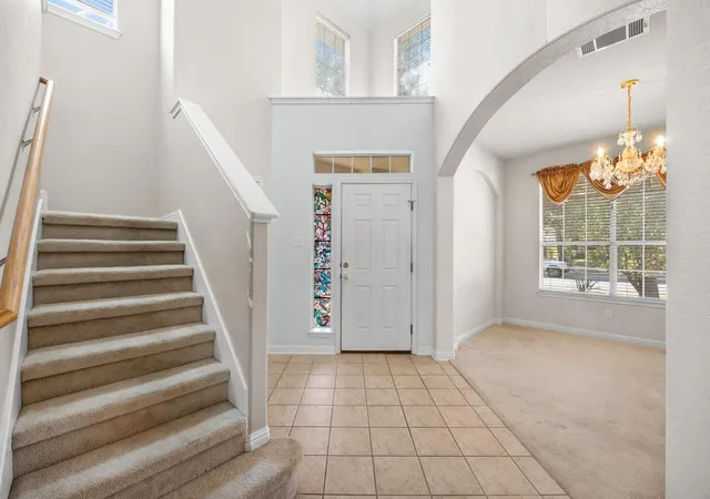 Photo 4 of Single family home for sale at 10005 Mount Rainier Dr, Austin, TX 78747 | MLS# 2769007 | Listing updated on 2026-10-08