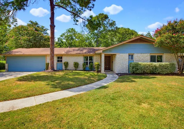 1st image of 803 Campbell St, Lockhart, TX 78644 | MLS# 5964903