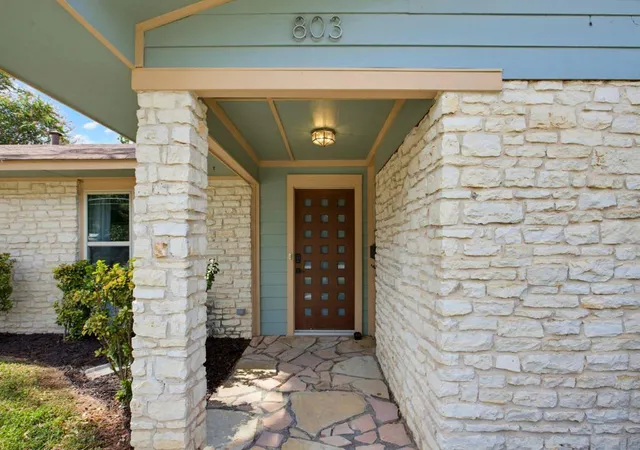 Photo 3 of Single family home for sale at 803 Campbell St, Lockhart, TX 78644 | MLS# 5964903 | Listing updated on 2026-08-07