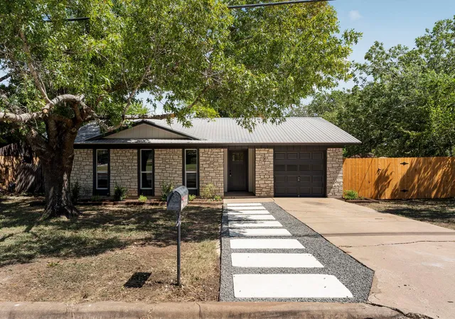 1st image of 1001 W 17th St, Georgetown, TX 78626 | MLS# 9729466