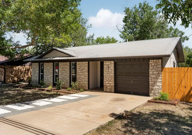 2nd image of 1001 W 17th St, Georgetown, TX 78626 | MLS# 9729466