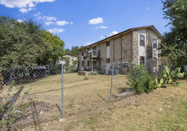 17th image of 2507 Manor Cir, Austin, TX 78723 | MLS# 8520132