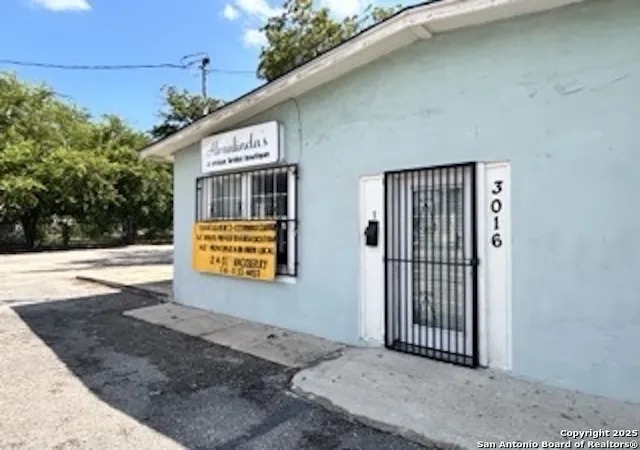 Photo 3 of Sale Pending at 3016 S Presa, San Antonio, TX 78210 | MLS# 1913165 | Listing updated on 2026-02-05