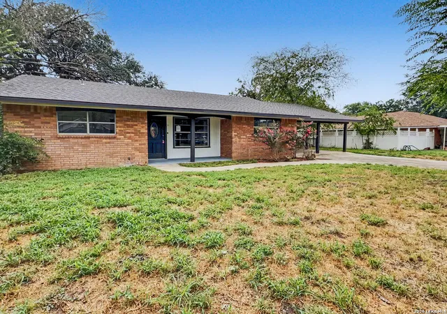 Photo 1 of Sale Pending at 1217 E Comal St, Pearsall, TX 78061 | MLS# 2001166 | Listing updated on 2026-09-02