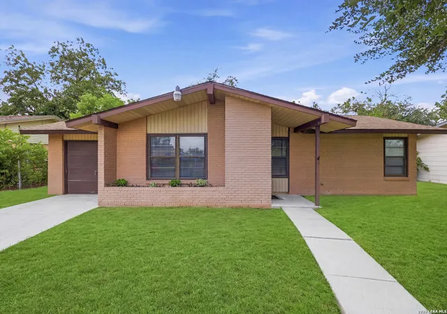 Photo 3 of Single family home for sale at 429 E Wright Blvd, Universal City, TX 78148 | MLS# 2001883 | Listing updated on 2026-08-13