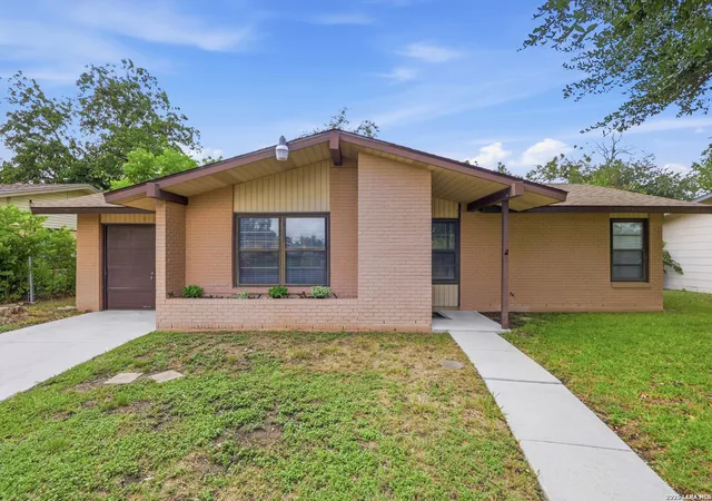 Photo 3 of Single family home for sale at 429 E Wright Blvd, Universal City, TX 78148 | MLS# 2001883 | Listing updated on 2026-08-13