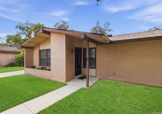 Photo 4 of Single family home for sale at 429 E Wright Blvd, Universal City, TX 78148 | MLS# 2001883 | Listing updated on 2026-08-13