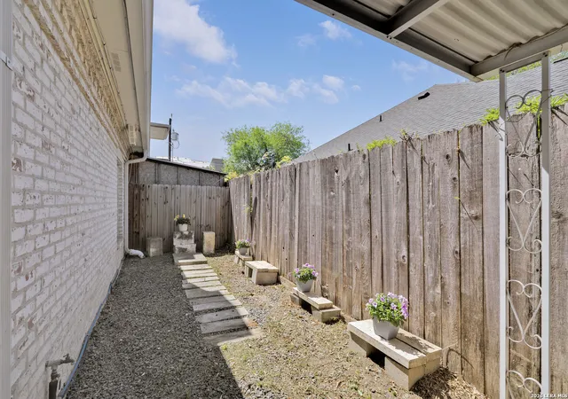 2nd image of 168 Barilla Pl, San Antonio, TX 78209