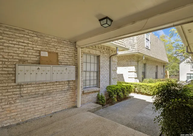 25th image of 168 Barilla Pl #102, San Antonio, TX 78209 | MLS# 2007172