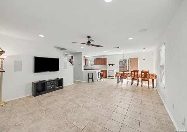 4th image of 210 Granite Mist, Universal City, TX 78148 | MLS# 2008097