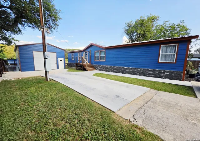 8th image of 135 Lakeshore Dr S, Bandera, TX 78003 | MLS# 2010120