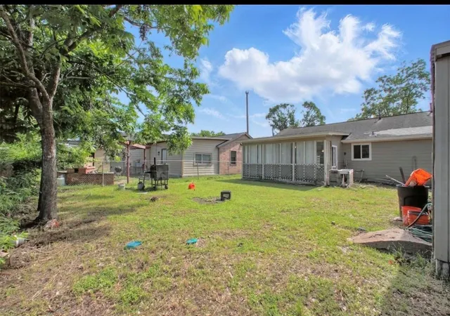 5th image of 1911 Thonig Rd, Houston, TX 77055 | MLS# 74863874
