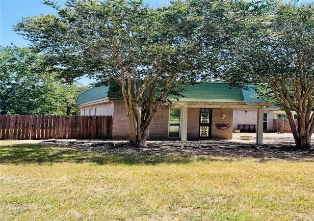 2nd image of 195 Park Dr, La Grange, TX 78945 | MLS# 51476040