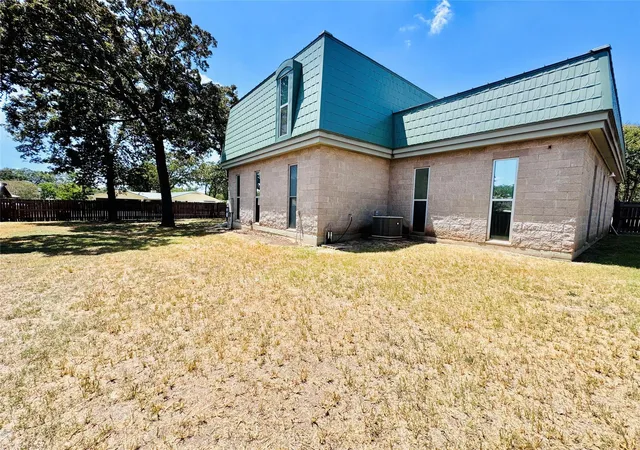 3rd image of 195 Park Dr, La Grange, TX 78945 | MLS# 51476040