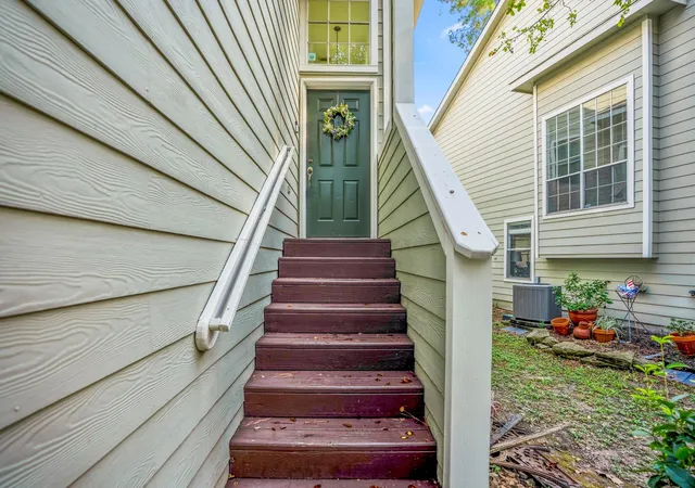 Photo 2 of Sale Pending at 55 N Walden Elms Cir, Spring, TX 77382 | MLS# 27601980 | Listing updated on 2026-09-01