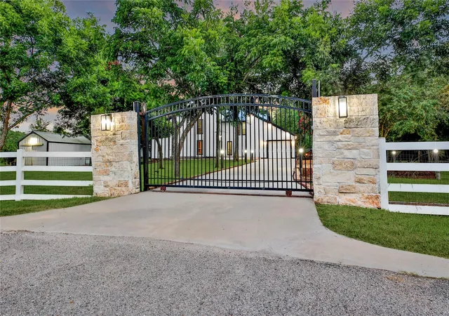 Photo 3 of Single family home for sale at 9814 King Cir S, Manvel, TX 77578 | MLS# 49617700 | Listing updated on 2026-08-16