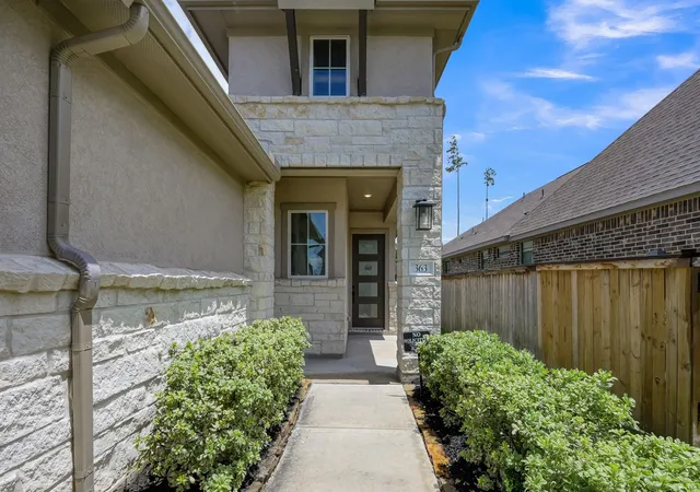 Photo 3 of Single family home for sale at 363 Mallorn Ln, Montgomery, TX 77316 | MLS# 37124392 | Listing updated on 2026-08-17