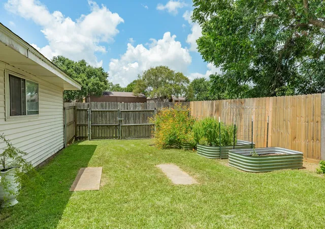 36th image of 136 Tamarisk Trail, Lake Jackson, TX 77566 | MLS# 74397715
