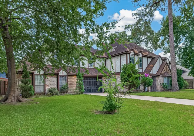 2nd image of 6803 Wimbledon Estates Dr, Spring, TX 77379 | MLS# 22511988