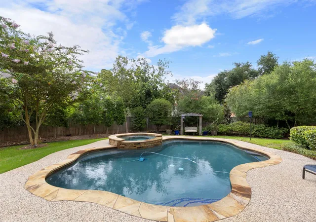 3rd image of 2 Snow Pond Pl, Spring, TX 77382 | MLS# 96124028